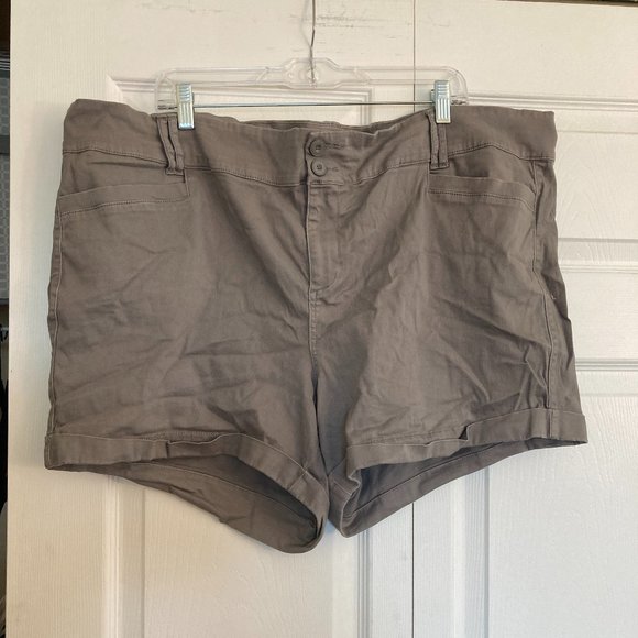 Torrid Shorts Size 26 Plus Size Gray - Picture 1 of 3